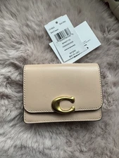 NWT Coach Smooth Cream Leather Flap Front BANDIT CARD CASE WALLET Exterior Slots