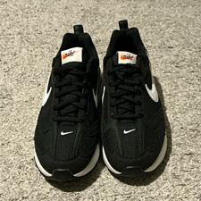 Nike Air Max Dawn Black/White Low Top Lace-Up...
