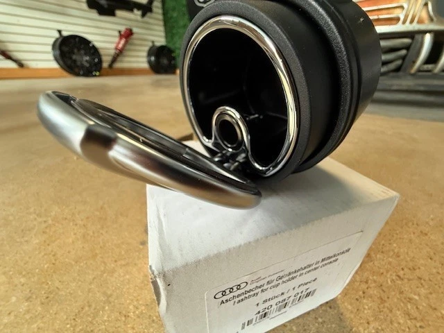 (1) Cenicero corto de aluminio portavasos Audi R8 420087017 - igual que concesionario Foto 3 de 4