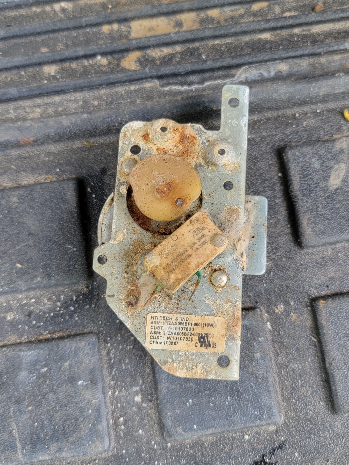 Whirlpool Range Oven Door Lock Replacement Part W10107820-image