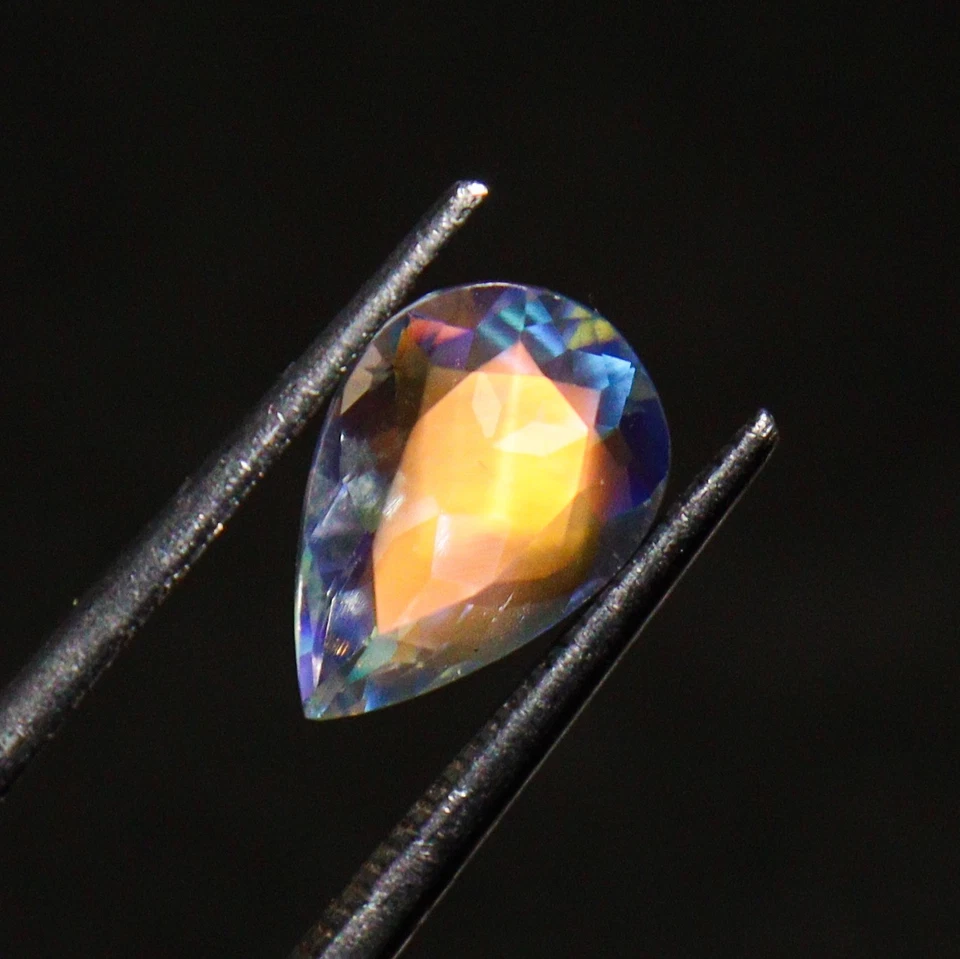Madagascar Rainbow Moonstone Pear Cut Faceted - 2.90 Ct / 11x7x5 mm Natural - Image 4 of 4