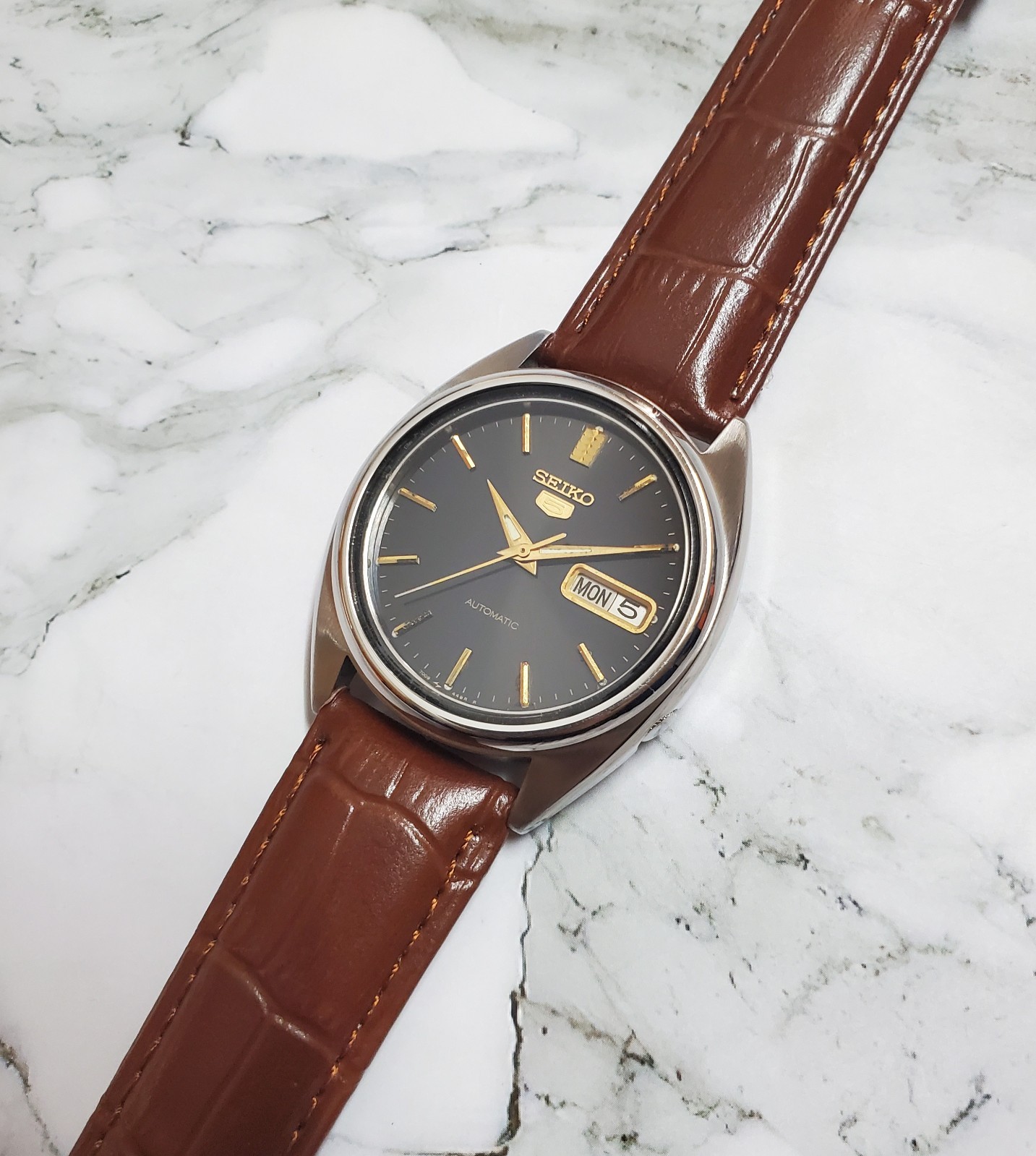 JDM Retro Black 7009 Sunburst Automatic Smooth Vintage Ultra Dial Rare Seiko - vintagewatches.pk