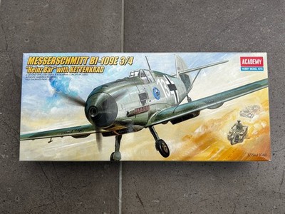 Academy Messerschmitt Bf-109E 3/4 Heinz Bär Kettenkrad Bausatz Flugzeug 1:72 OVP