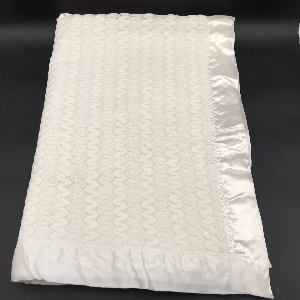 Manta para bebé satinado tejido encaje superposición crema blanco roto Foto 2 de 4