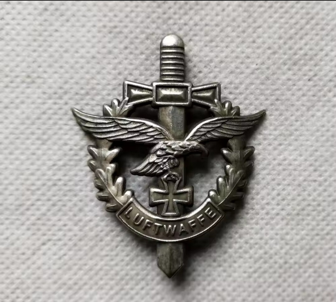 WW2 German Badge Pin Luftwaffe Pilot with Eagle Iron Cross Medal