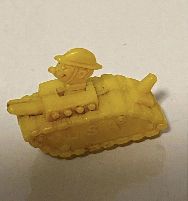 HO Yellow Vintage Toy Moveable Play Toy Plastic Toy Tank 