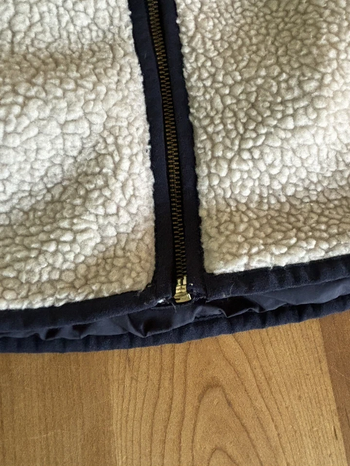 Chaleco de bolsillo polar Sherpa con cremallera marfil y azul marino talla 10 talla J Crew Crewcuts usado en excelente estado Foto 3 de 4