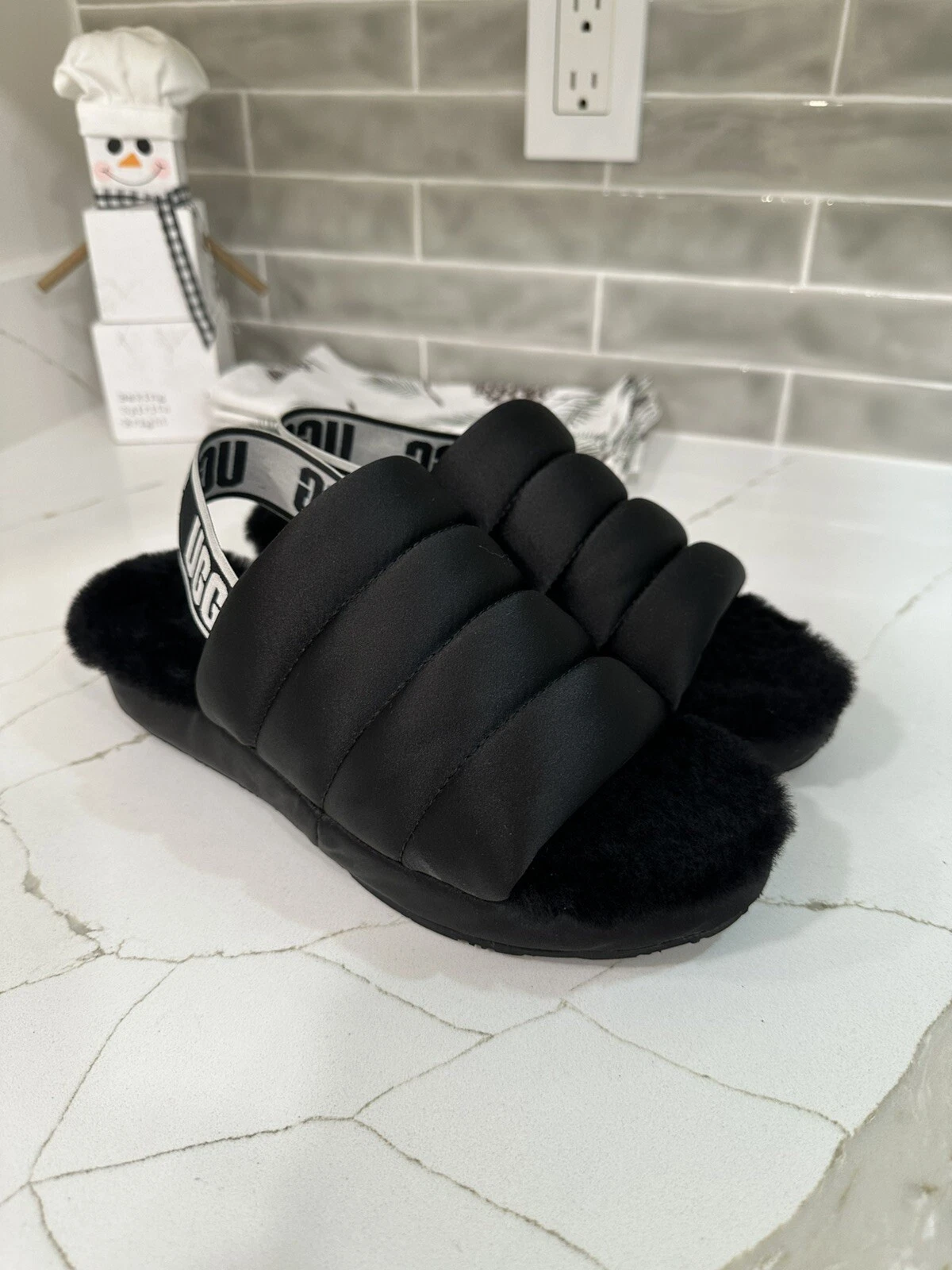 Scivolo UGG Puff Yeah. Donna taglia 6 M. Colore Nero.