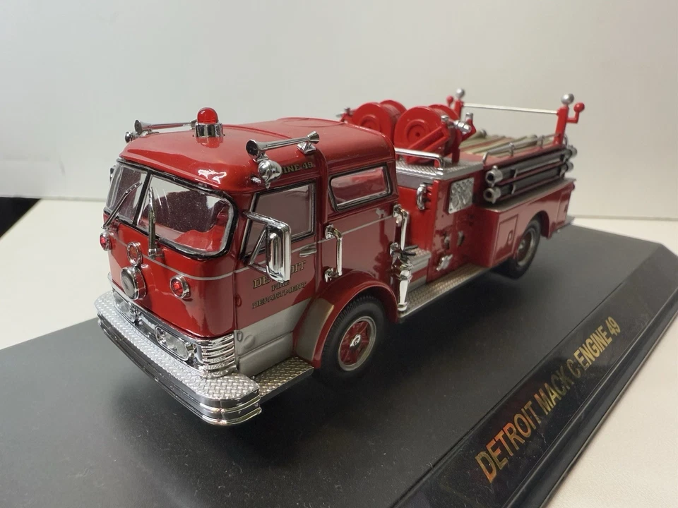 CODE 3 COLLECTIBLES Detroit Fire Department Mack C Pumper Engine 49 - Image 4 of 4