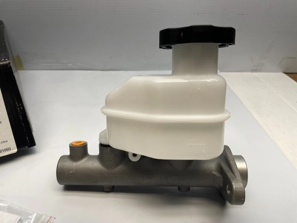 MCA630190 Carquest Brake Master Cylinder xref. M630190 for 01-05 Hyundai Elantra - Image 3 of 4