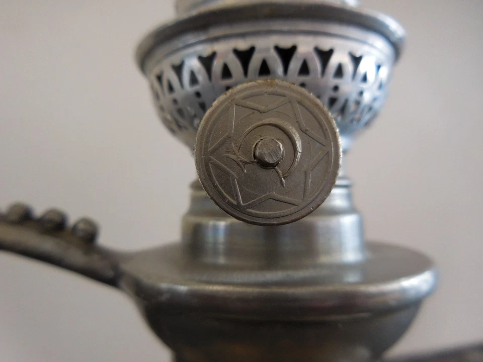 Lámpara de aceite vintage Art Deco Design XXe PN Francia iluminación estaño Rouergue Foto 3 de 4