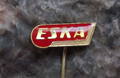Vintage ESKA Bicycle & Motorbike Works Cheb Czechoslovakia Advertising Pin Badge - Picture 3 of 6