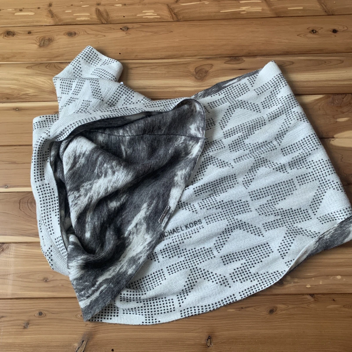 Michael kors best sale scarf grey