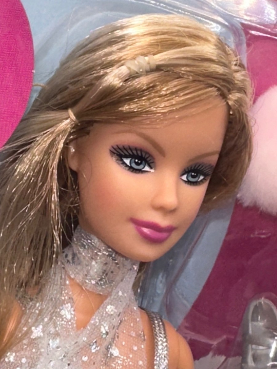 Vintage 2005 Mattel Fashion Fever “7 Days of Style Barbie” #H7608