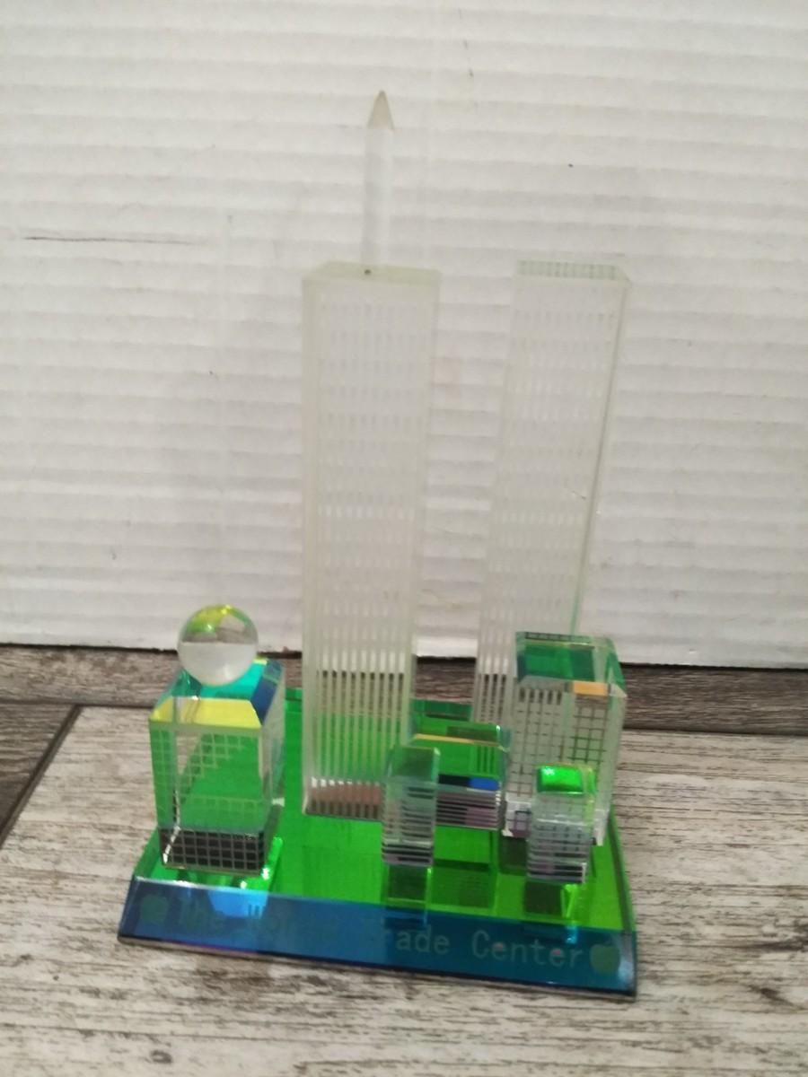 VTG. World Trade Center Twin Towers Prism Crystal Glass Sculpture