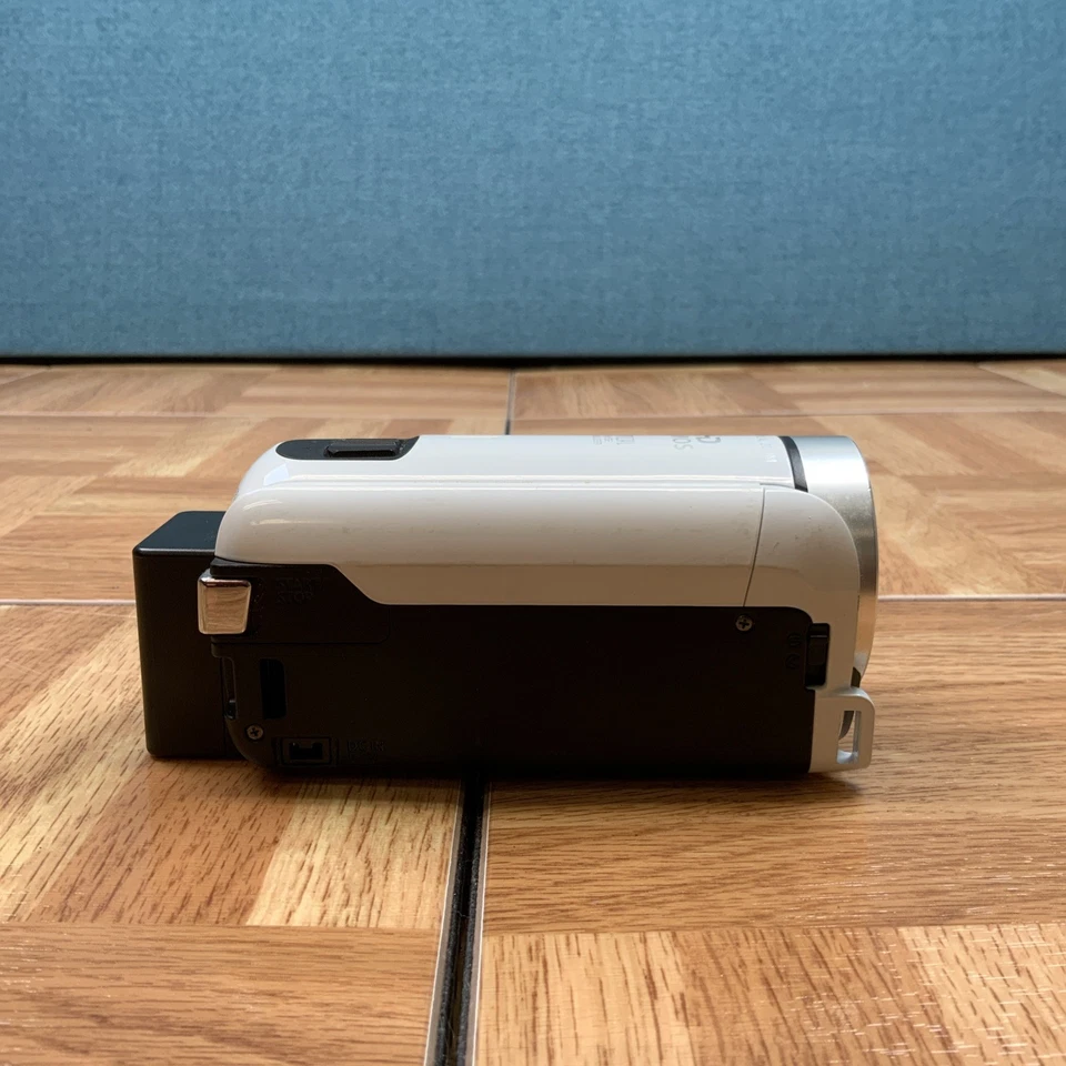 Canon Vixia HF R600 Camcorder *USED* - Image 3 of 4