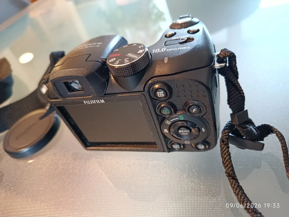 Appareil Photo Fujifilm FinePix S1000fd – parfait état + sacoche + 3 cartes - Photo 2/4