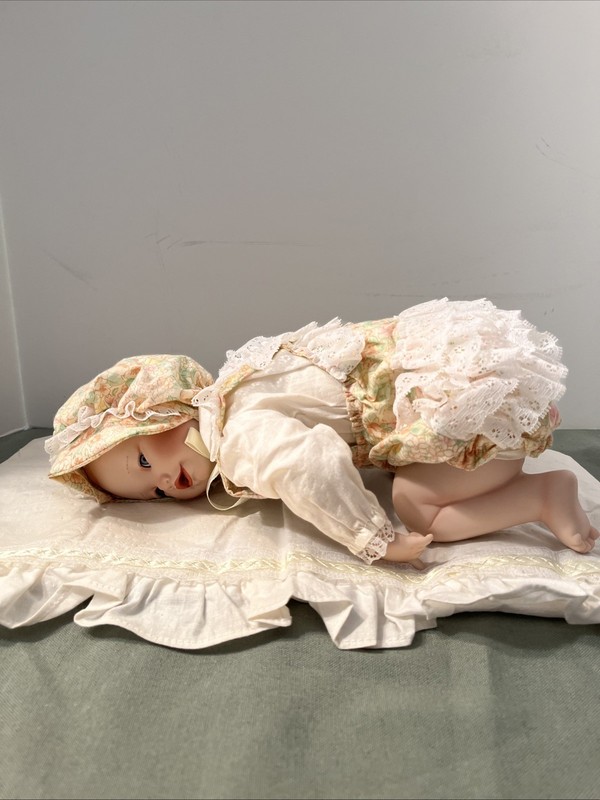 Edwin M. Knowles Yolanda’s Picture-Perfect Babies “Lisa” 1087 Retired