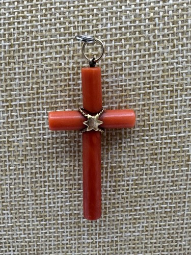 "Antiguo colgante de cruz victoriano de coral con acento de oro de 14 k 1,75"" H 4,2 gramos" - Imagen 2 de 4