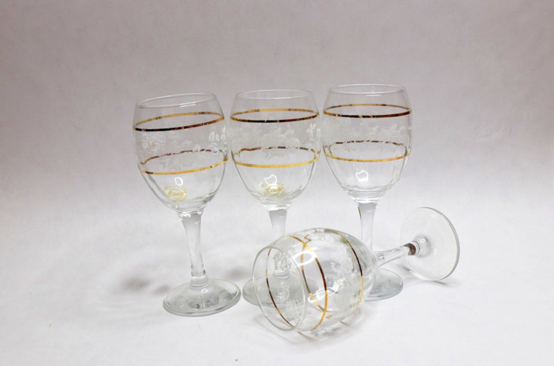 Circleware Dutchess Crystal Wine Goblet Blown Glass Clear Gold Stripes
