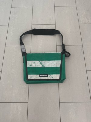 Freitag Umhängetasche  Unisex (grün-weiß )