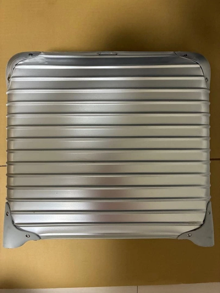 Rimowa Silver 2-wheels Carry Case Suitcase - Image 4 of 4