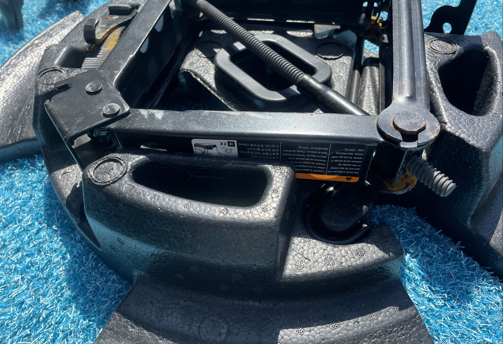 20102016 Cadillac SRX Spare Wheel Tire Kit w/ Jack & Tools OEM T135