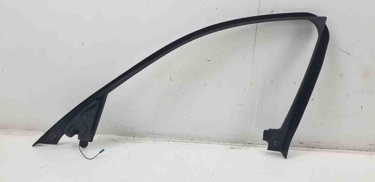 2012 - 2018 BMW 320 SERIES Front Left Door Window Sealing Frame PN 