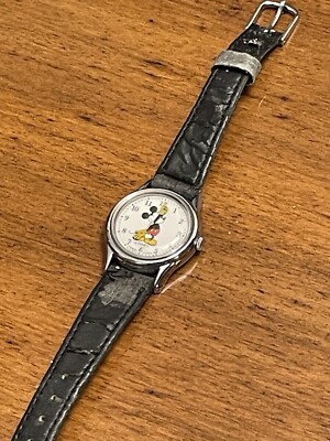 Vintage Lorus Disney Mickey Mouse Quartz Watch V515-6080 A1 , New