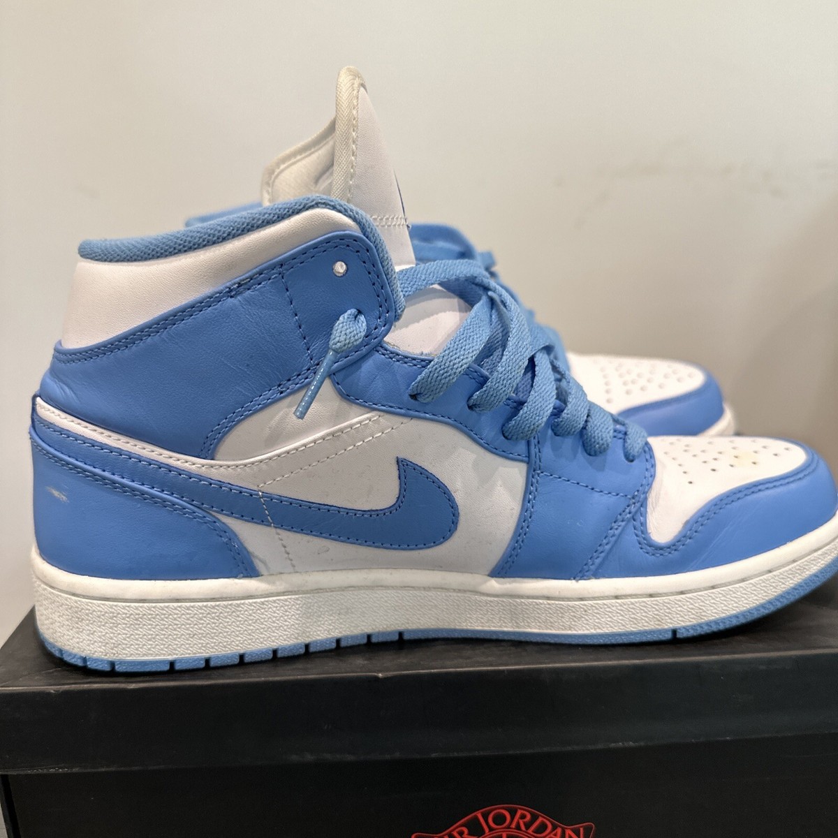 Nike Air Jordan 1 Mid UNC 2013 (554724-106) Size 9
