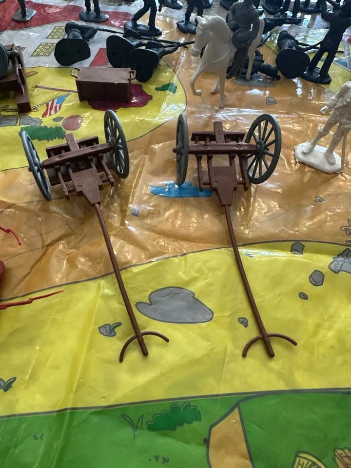 Vintage Mini Soldiers Plastic Playset American Revolution Alamo 127 Pieces - Image 4 of 4