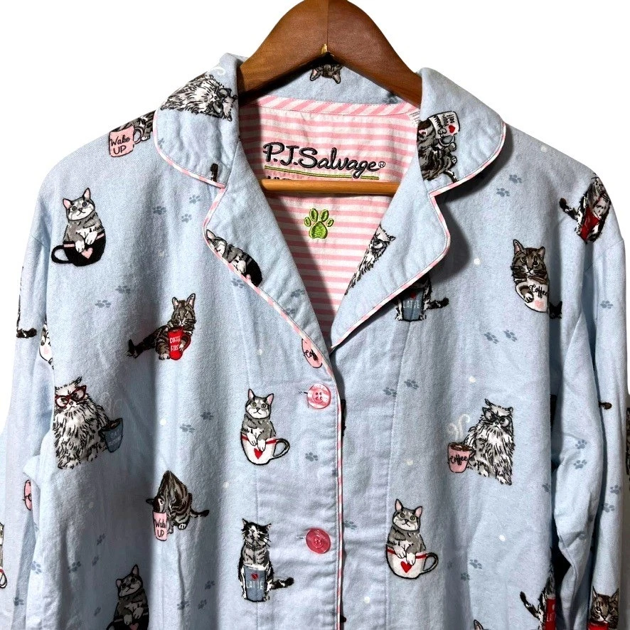 Pijama PJ Salvage estampa de gato top café e cochilos de gato botão azul frontal P - Imagem 2 de 4