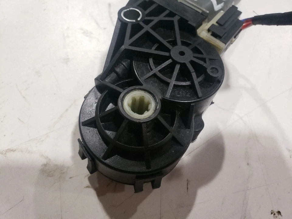 Left Convertible Top Motor - 2012 Smart ForTwo - 08-15 OEM 1036526 - Image 2 of 4