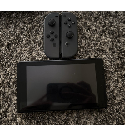 Nintendo Switch Console Bundle   Joy-Cons, Dock, Charger, Grip & Carry Case