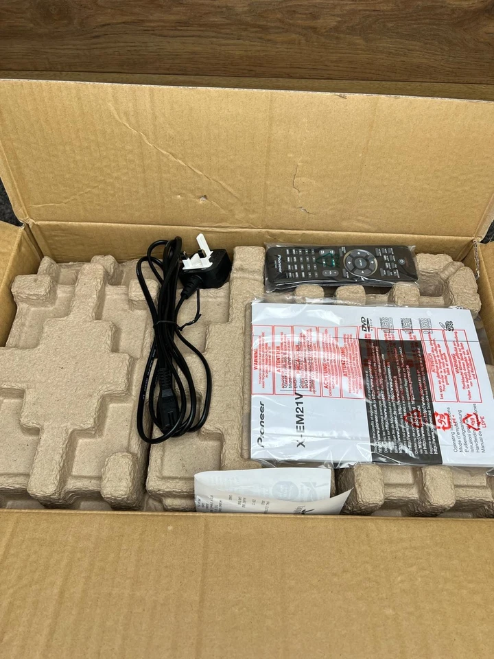 Pioneer 220 Volt DVD CD System with iPod iPhone Dock 220V Europe Asia Overseas - Image 4 of 4