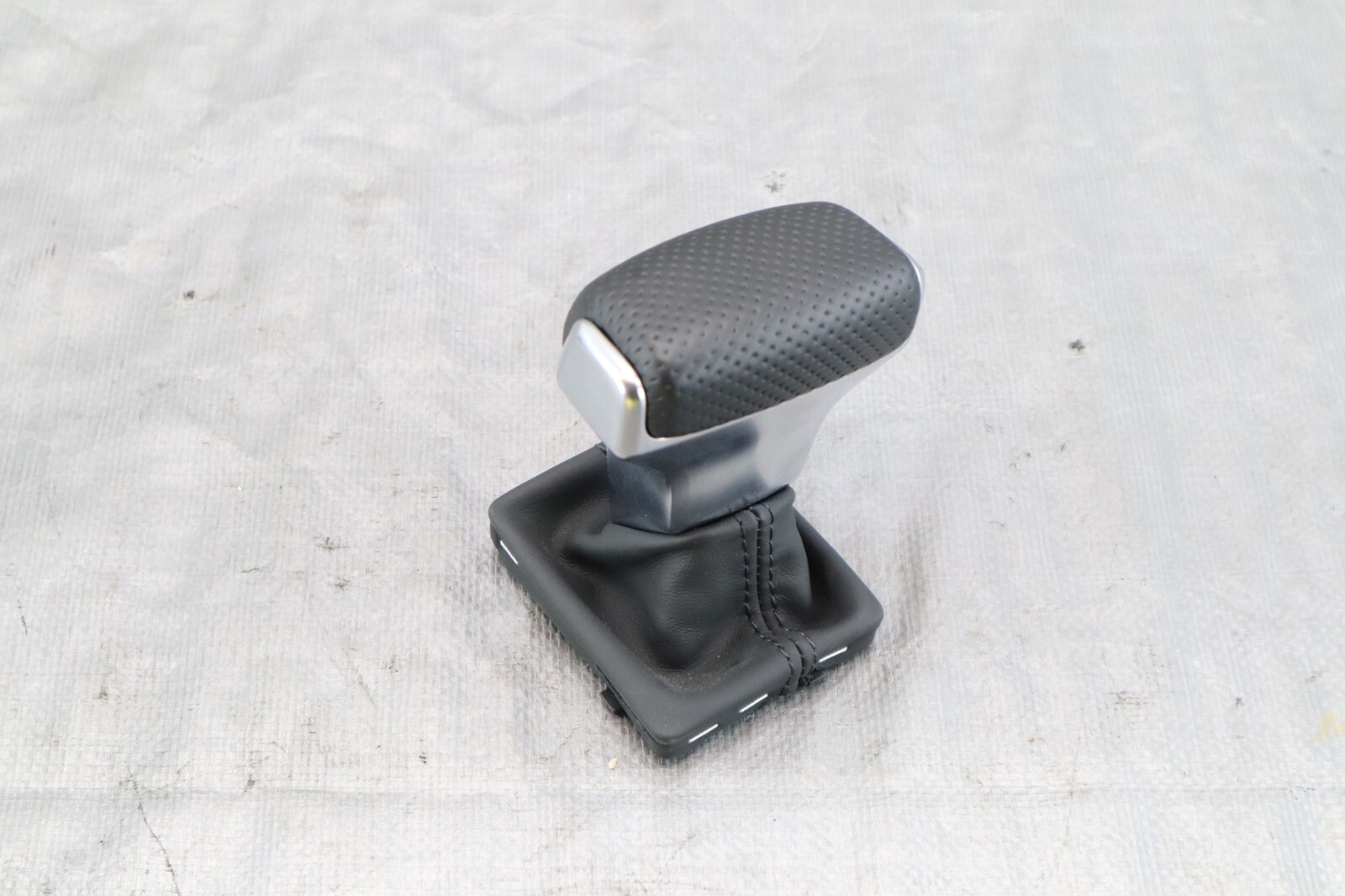 2022 2023 AUDI R8 V10 5.2L AWD OEM BLACK LEATHER AUTOMATIC SHIFT KNOB ASSY