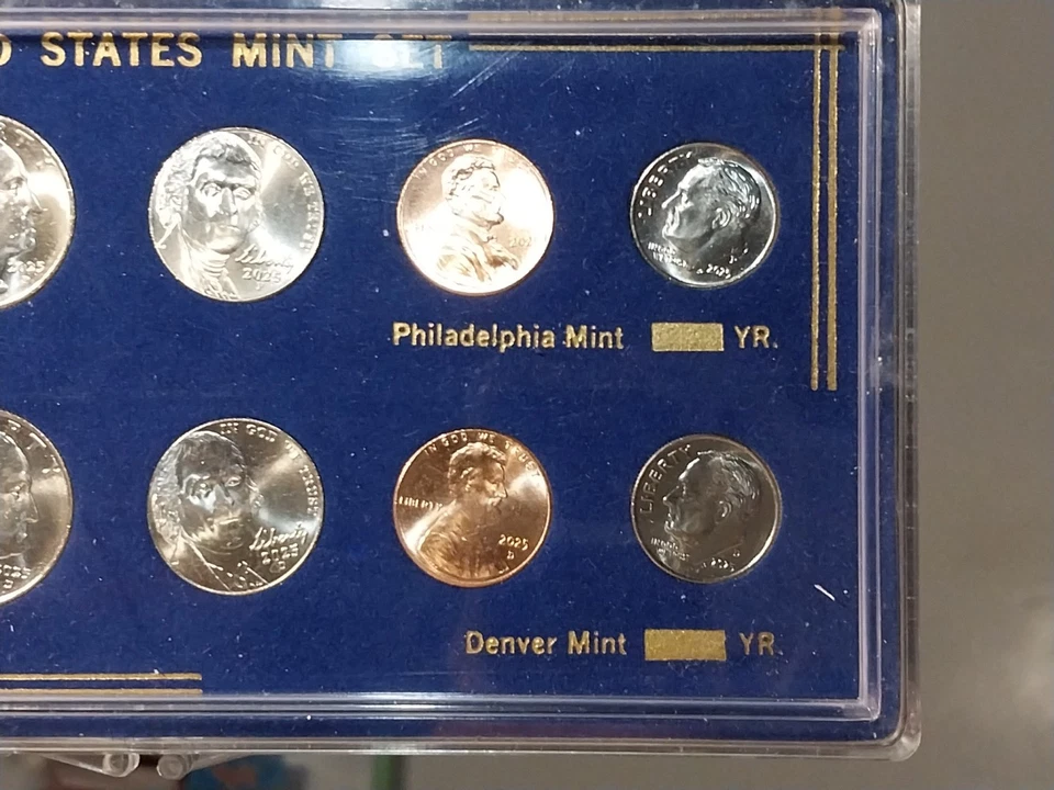 2025 D AND P CLAD MINT SET 10 PCS BRILLIANT UNCIRCULATED IN BEAUTIFUL HOLDER  - Image 3 of 4