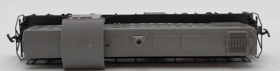 Atlas 8100 HO Scale Undecorated RS-1 Diesel Locomotive EX/Box - Image 4 of 4