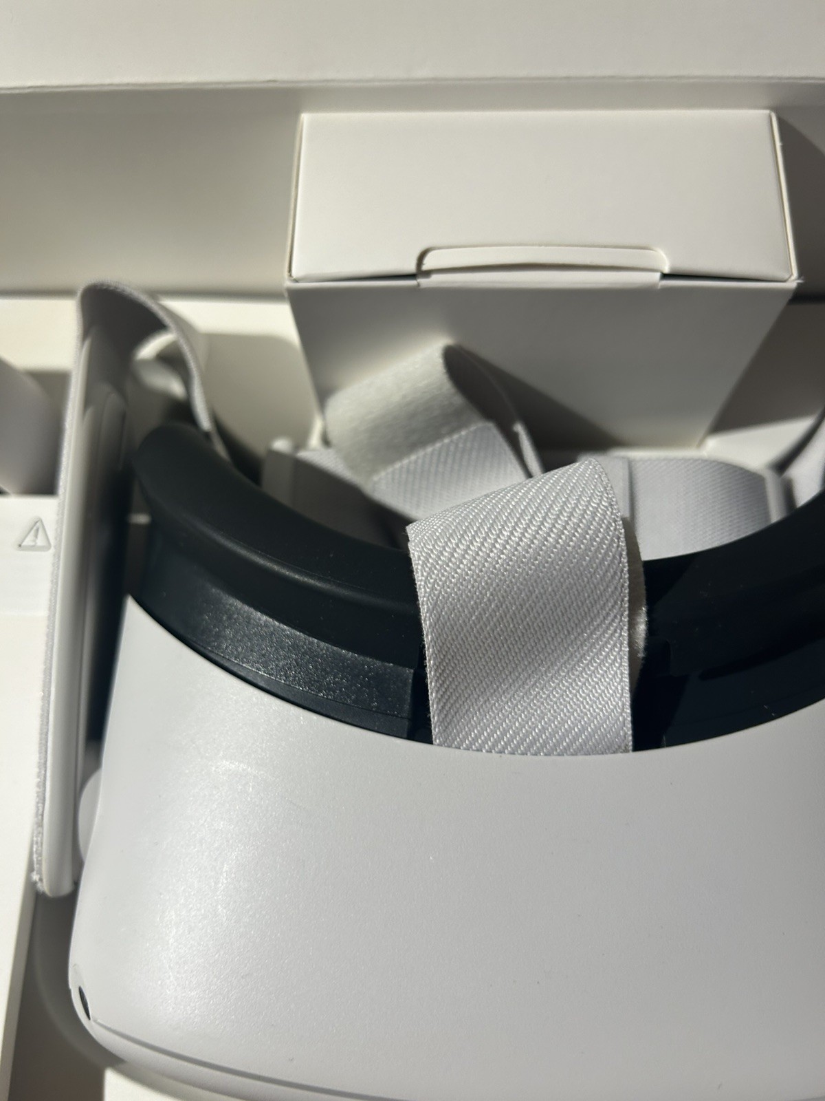 Meta Quest 2 Advanced All in One Virtual Reality Headset 256GB Controllers Case