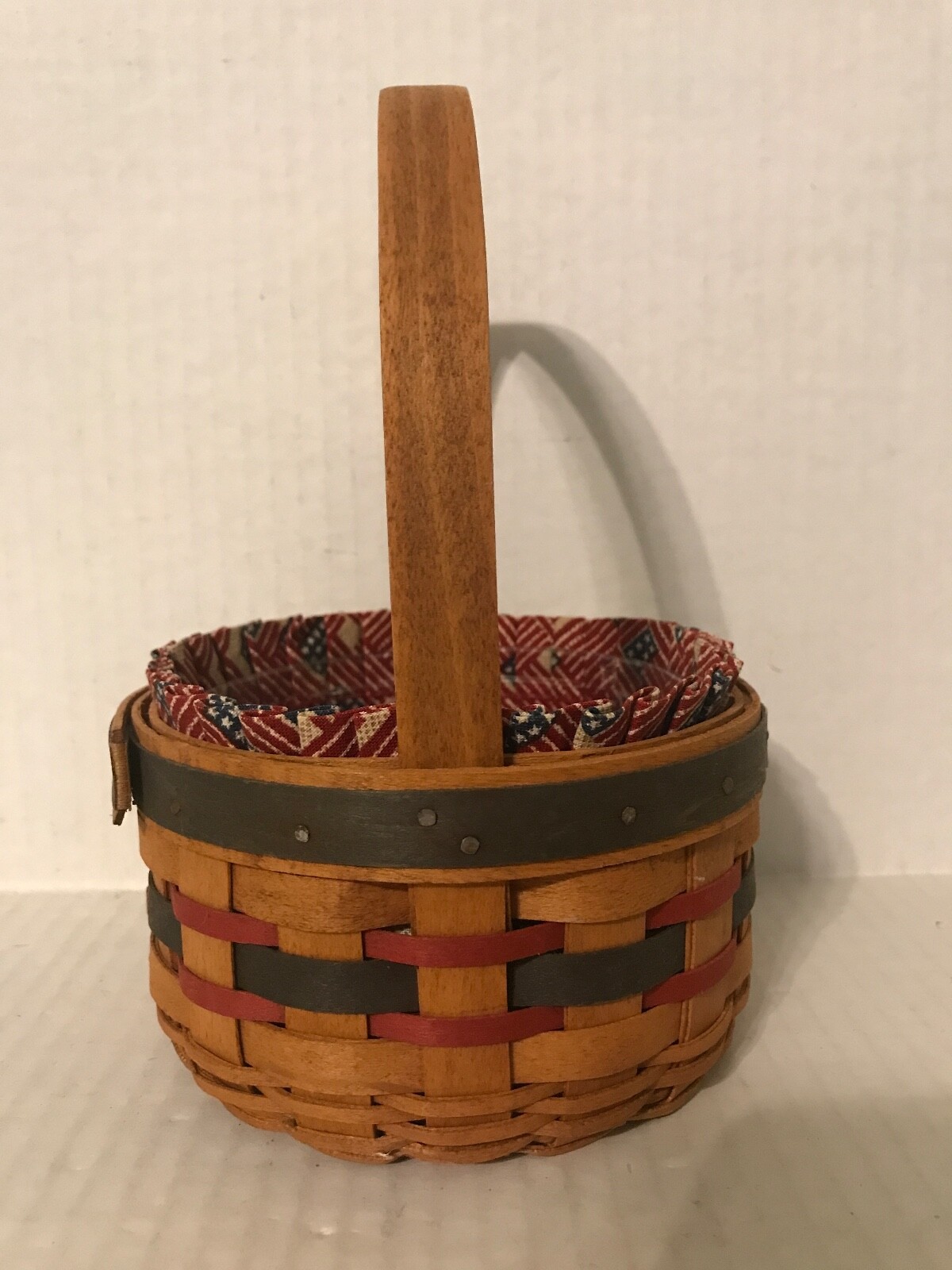1997 LONGABERGER ROUND INAUGURAL BASKET WITH STATIONARY HANDLE 3" HIGH