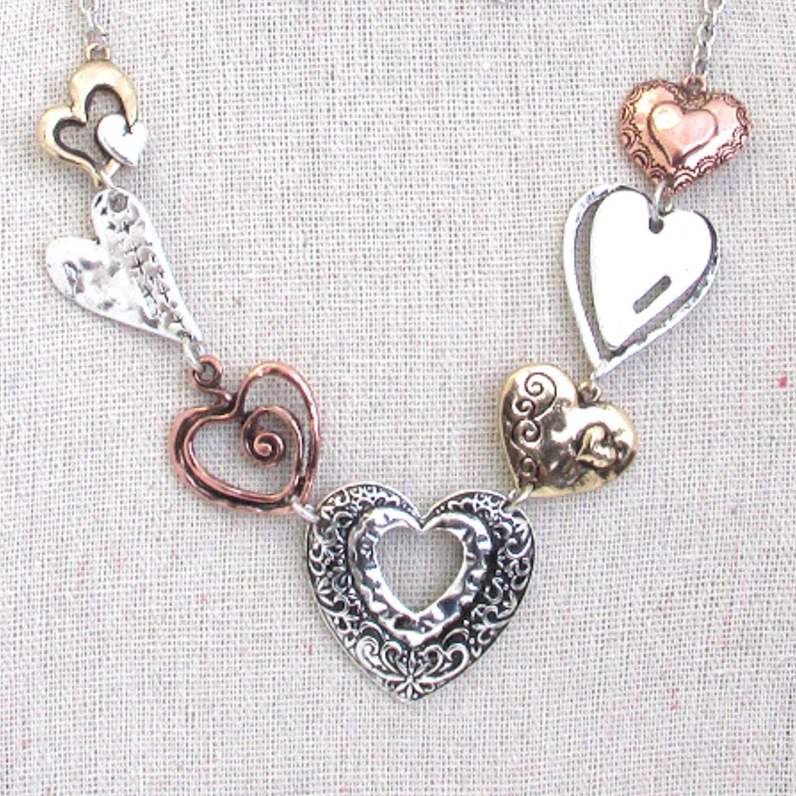 Set collana e orecchini maglia cuore rustico vintage argento e oro foto 2