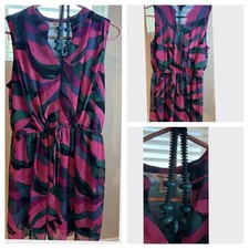 Color pop 💜💚💗 Nine West sleeveless dress in a bold abstract print