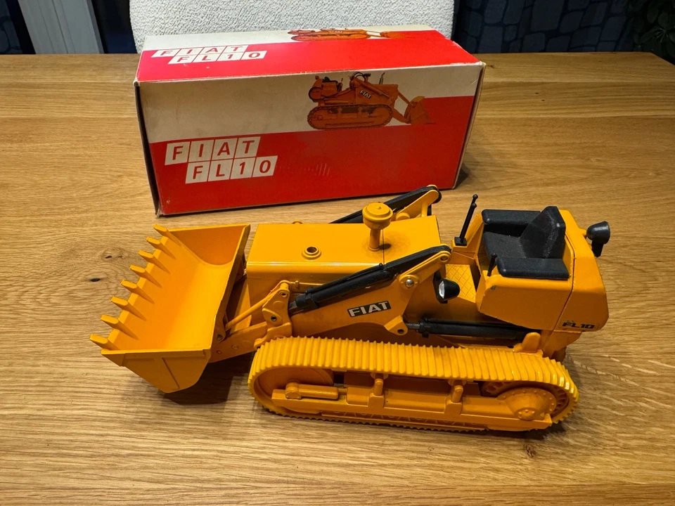 Fiat FL10 Planierraupe Raupenlader Mini-Auto 1:24 Sammlerstück