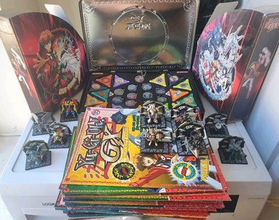 YU-GI-Oh Gx Ultimate Guide Magazines Issues 1-60 + Medals, Figures & Book Holder
