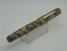 VINTAGE WAHL EVERSHARP FOUNTAIN PEN, BLACK & CREAM CELLULOID, 14K NIB, EXC