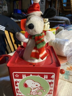 Snoopy Peanuts Holiday Jack In The Box Plays O  Christmas Tree