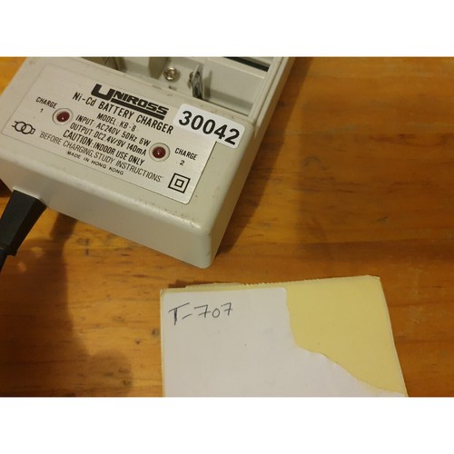 Uniross KB-8 Battery Charger 9/2.4VDC 140mA NI-CD LED Indicator UK Wall Plug - Picture 7 of 7