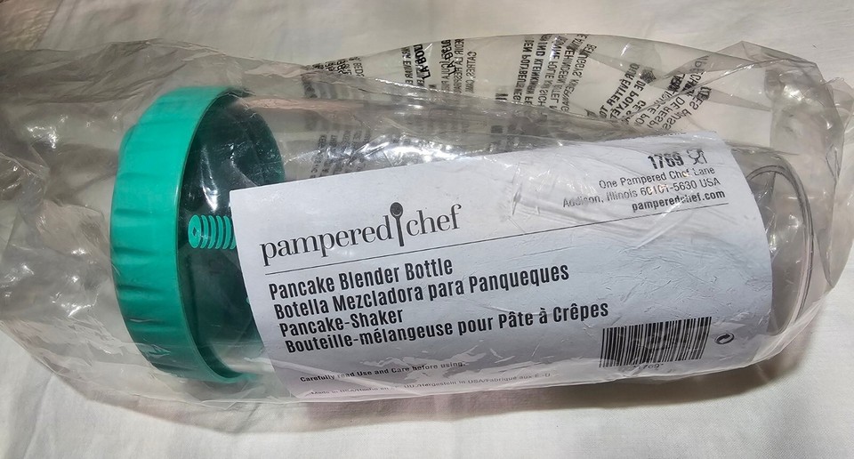Pampered Chef 3 Cup Pancake Shaker Bottle Mix & Pour w Measuring Spoon
