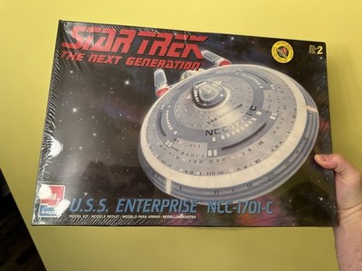 AMT ERTL 1/1400 Star Trek TNG U.S.S. Enterprise NCC-1701-C Model Kit #8001 open