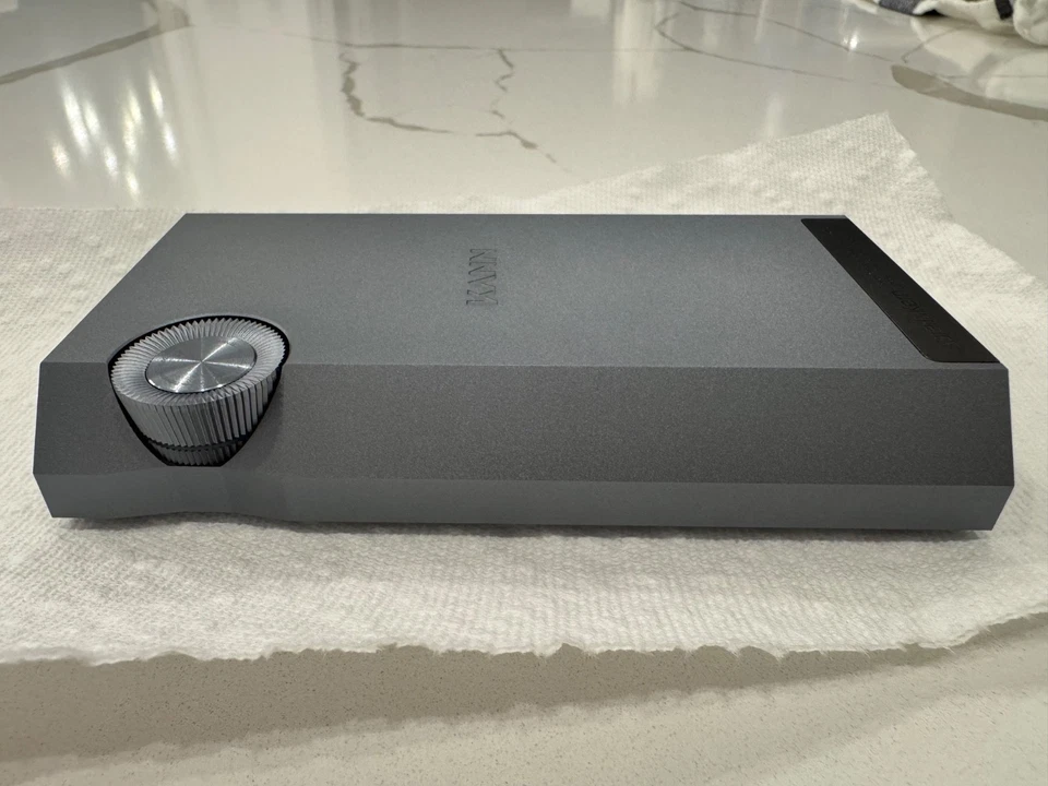 Reproductor de audio ultra digital Astell & Kern Kann + estuche de cuero azul A&K Foto 3 de 4